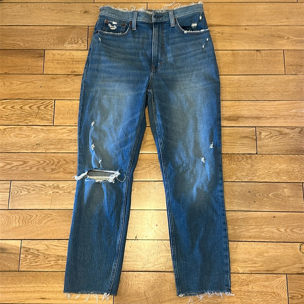 Abercrombie & Fitch Ultra High Rise Mom Jeans